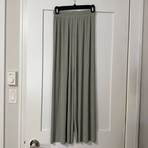 OAK + FORT Pleated Trousers in Soft Green